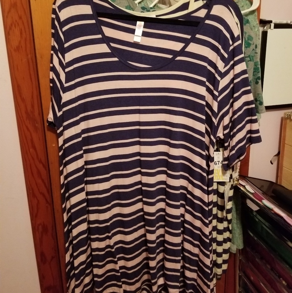 2x LuLaRoe perfect T